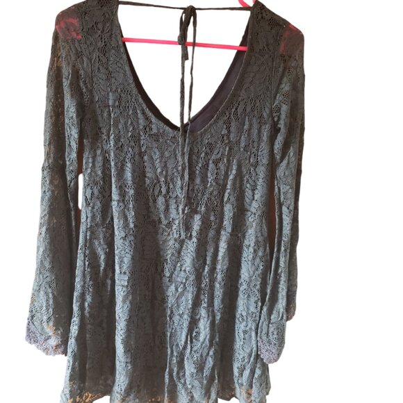 NEW Francesca’s Dress Blue Lace Long Trumpet/Bell Sleeve Lined Tunic NWT XS - Picture 4 of 6